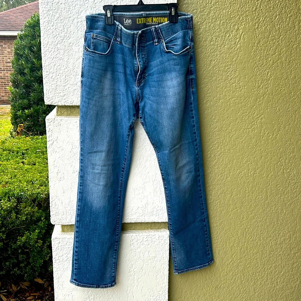 Lee Extreme Motion Straight Fit Tapered Leg women’s jeans 32x32